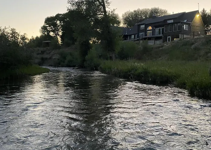 Beautiful And River Ranch For Up To 120 People Lodge
