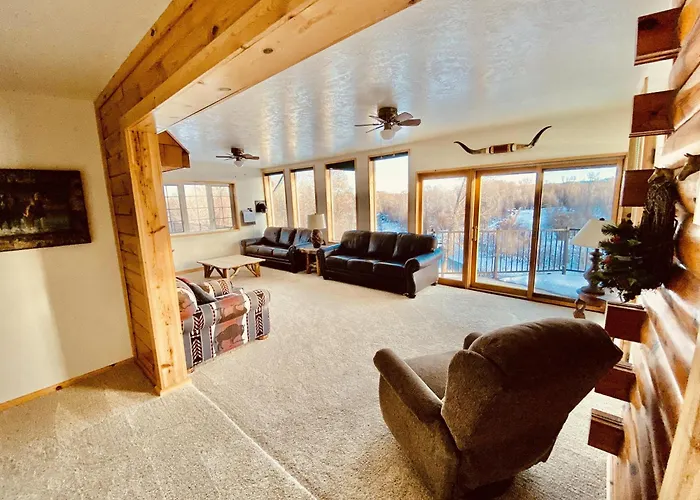 Lodge Beautiful And River Ranch For Up To 120 People Fort Bridger