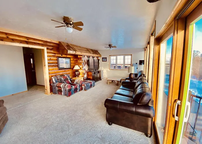 Beautiful And River Ranch For Up To 120 People * Fort Bridger