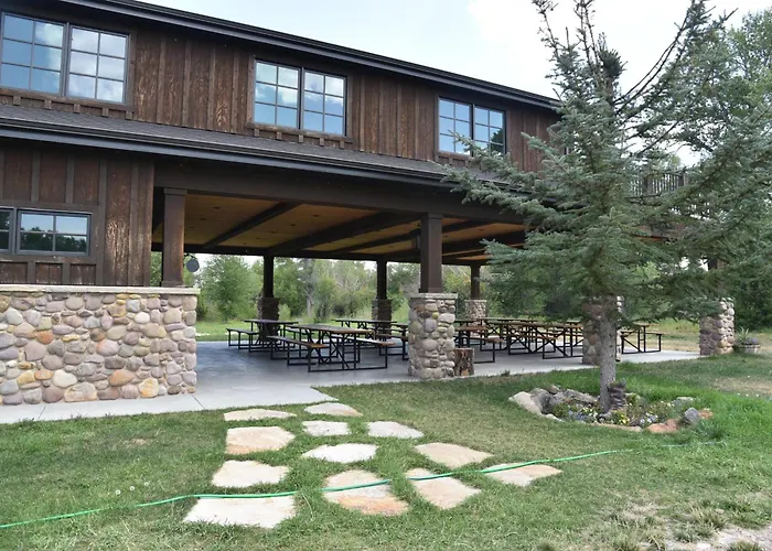 Beautiful And River Ranch For Up To 120 People