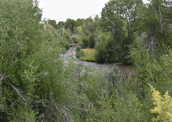 Beautiful And River Ranch For Up To 120 People Lodge