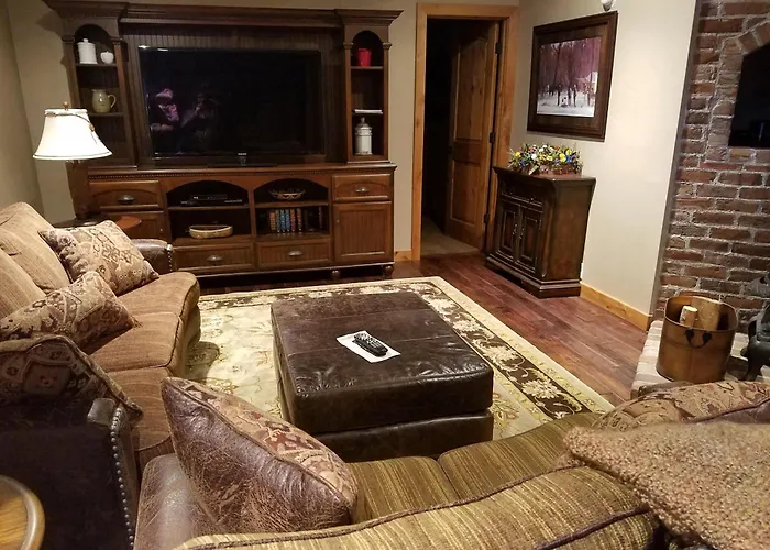 Beautiful And River Ranch For Up To 120 People Lodge