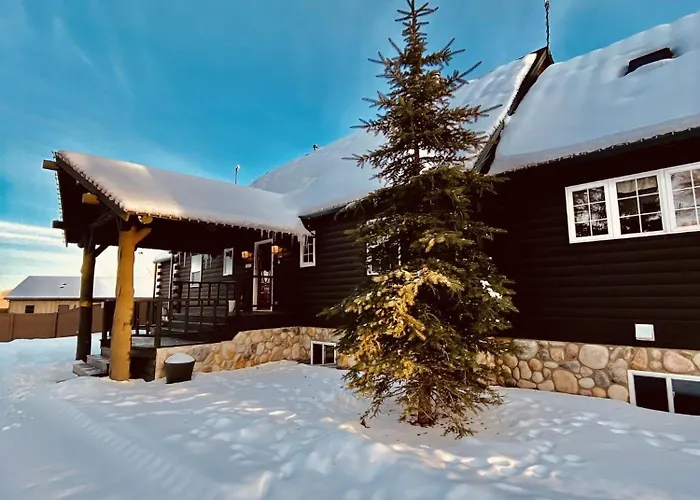 Beautiful And River Ranch For Up To 120 People Lodge *