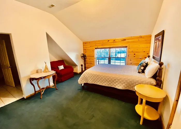 Beautiful And River Ranch For Up To 120 People Lodge