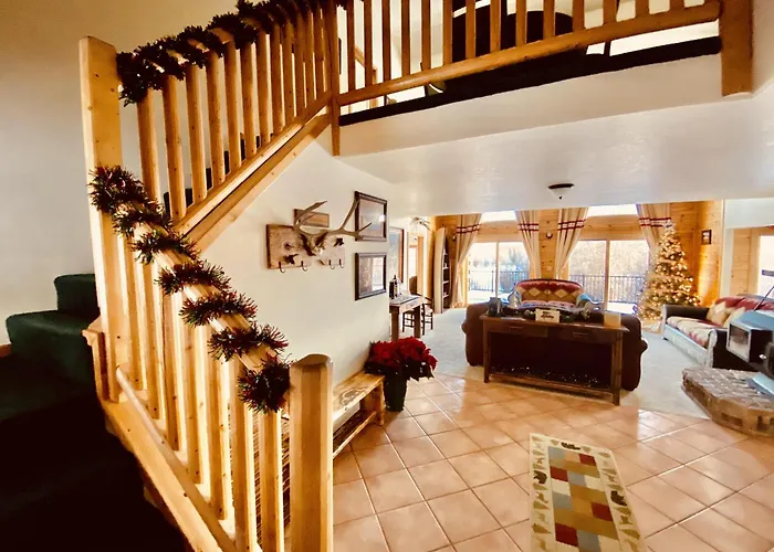 Lodge Beautiful And River Ranch For Up To 120 People Fort Bridger