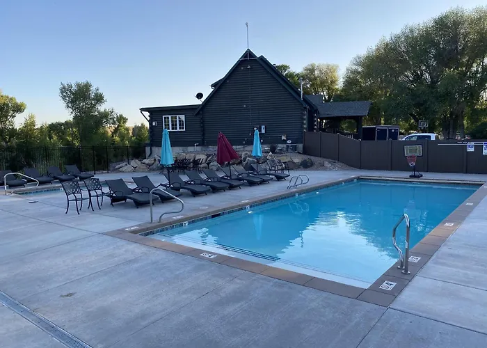 Beautiful And River Ranch For Up To 120 People Lodge *
