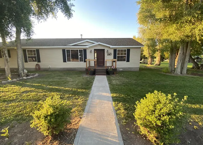 Beautiful And River Ranch For Up To 120 People * Fort Bridger