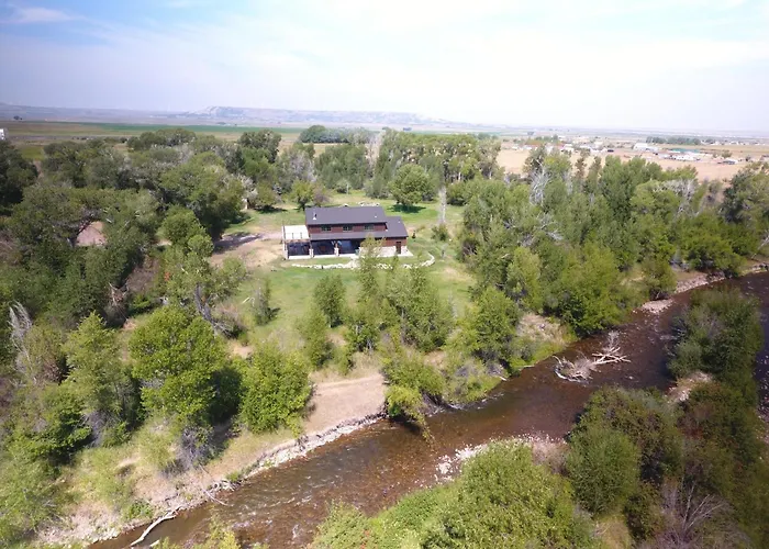 Beautiful And River Ranch For Up To 120 People Lodge