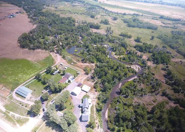 Beautiful And River Ranch For Up To 120 People *