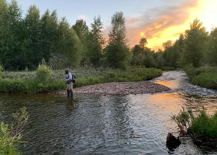 Beautiful And River Ranch For Up To 120 People * Fort Bridger